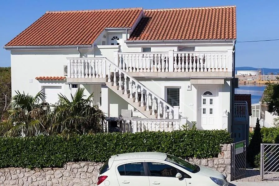 Large Terrace Apartment In Omisalj 3623-3