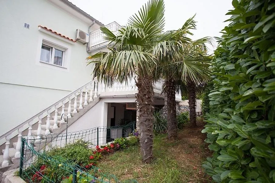 Large Terrace Apartment In Omisalj 3623-3